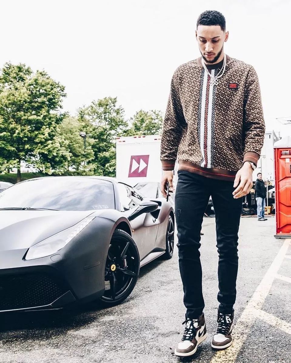 burberry近5年高级成衣的共性,Burberry为什么印花都在里面