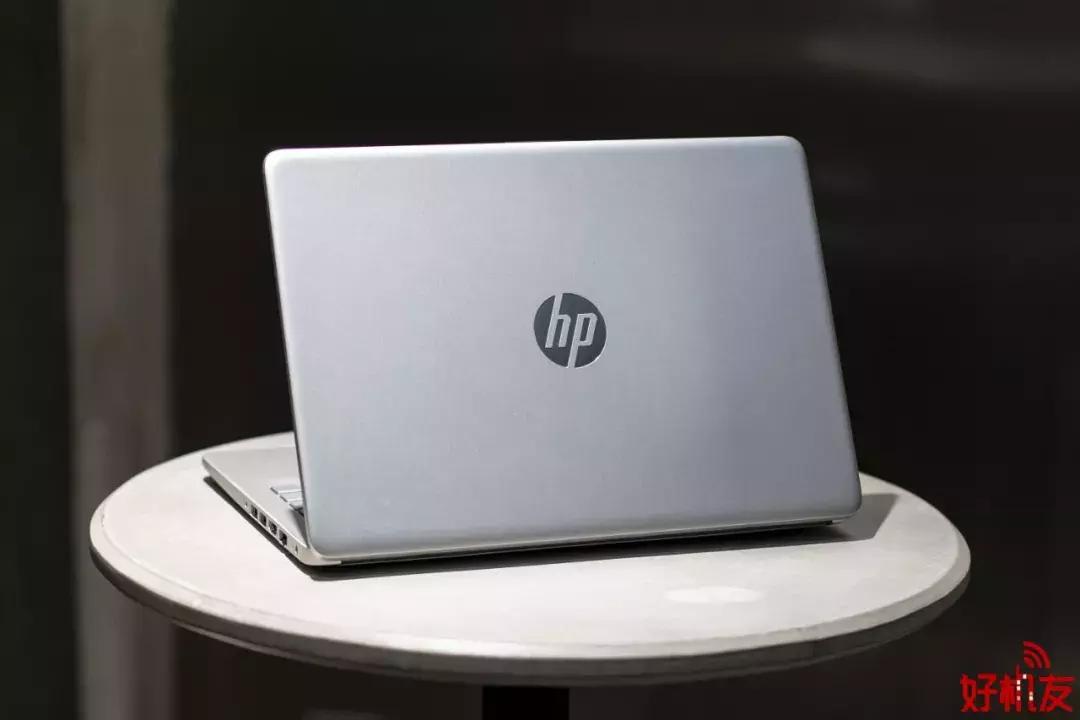 来面试的小姐姐拿出了一款新版笔记本，我去了解了一下……