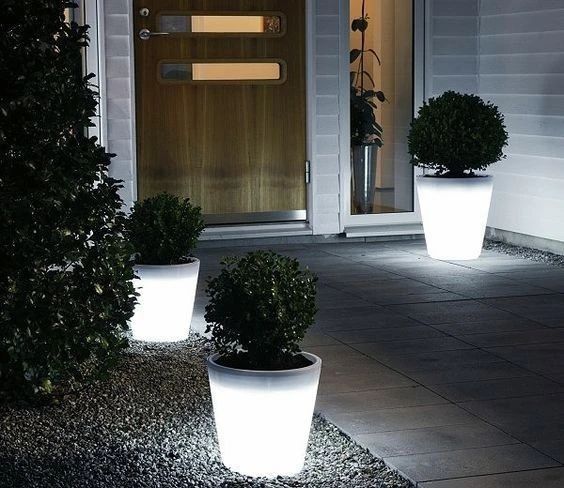 千万别让5块钱的小灯泡，毁了你价值500万的庭院花园