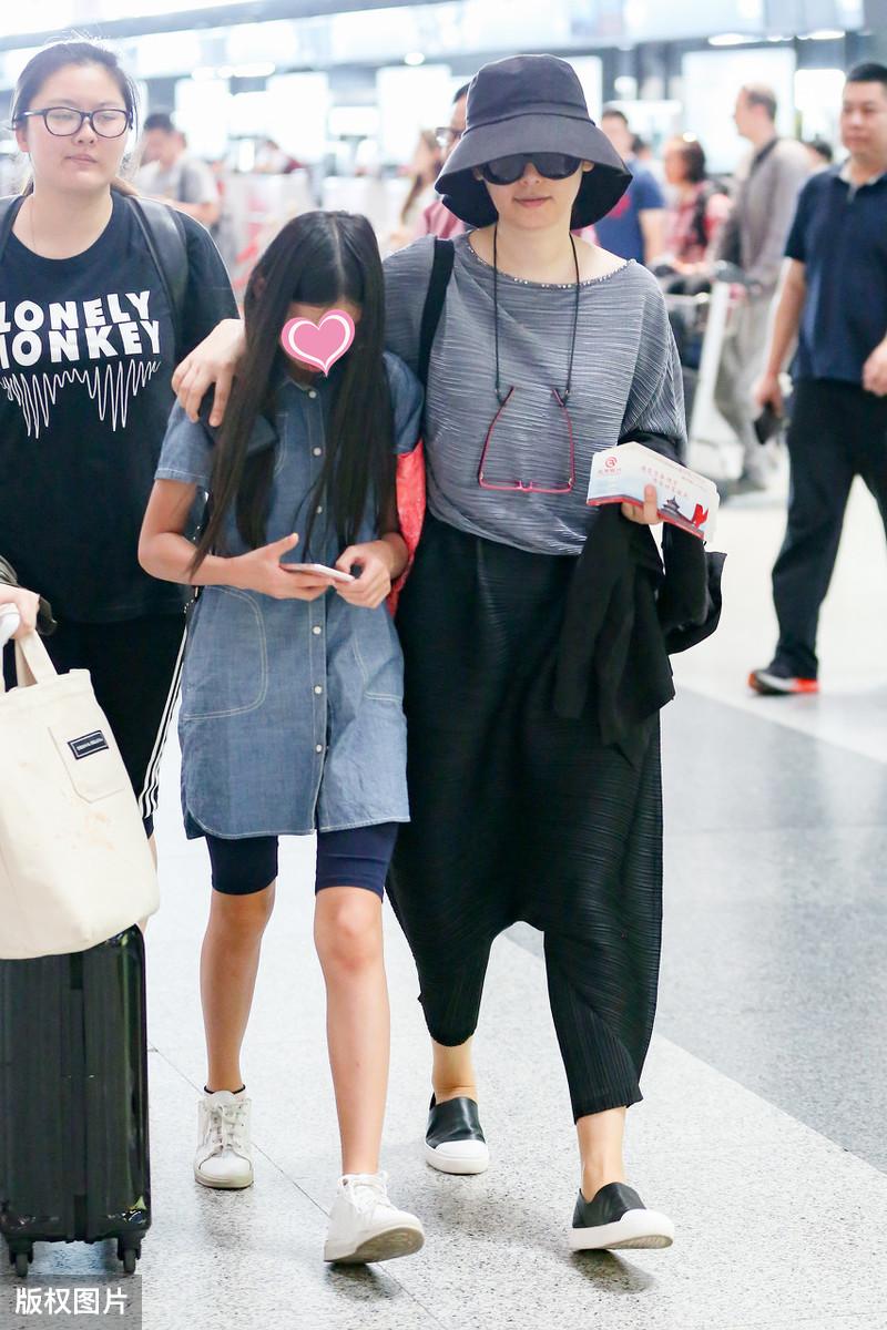 徐帆穿黑色短袖高清美图,徐帆紧身裤穿搭