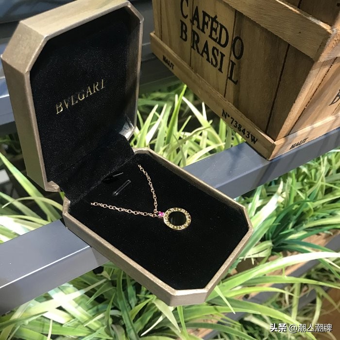 你又是最亮的星Bclgari10周年限量版小红人项链双面都可佩戴
