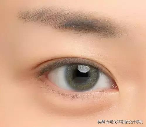 如何放大双眼眼妆效果,可以放大双眼十倍的眼妆