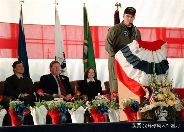 撞死我们英雄的人一直炫耀，在美国官运财运亨通！