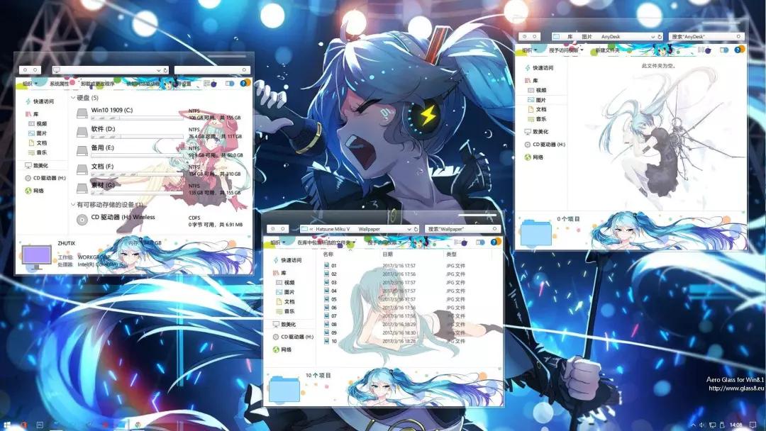 老板看到员工电脑桌面乱七八糟的,新来的同事把电脑桌面换成全家福