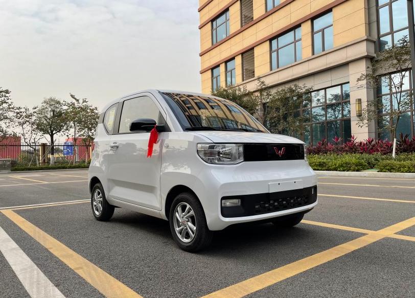 买车3万多，潮改1万多，这样的宏光MINI比3系更拉风？