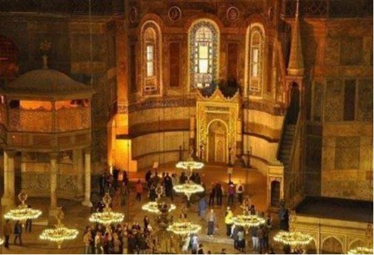 他5岁当上皇帝，29岁时国家只剩下首都，后来一手建立出强大帝国