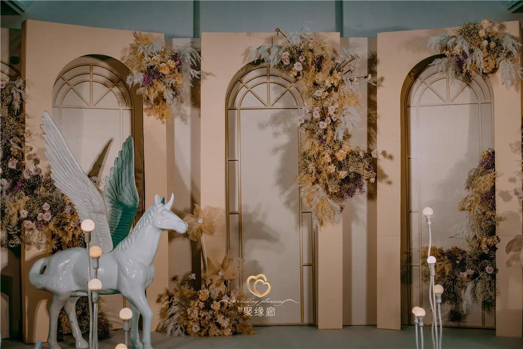 婚礼怎样办省钱,教堂婚礼和酒店婚礼哪个省钱