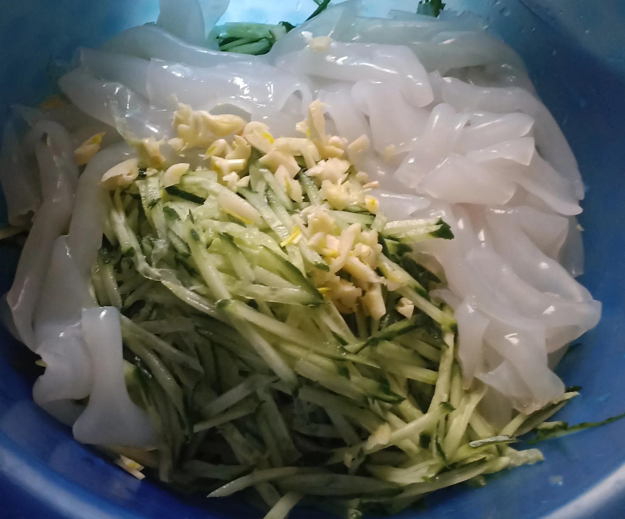 蒜薹白菜葫芦瓜拌面家常做法,蒜苔炒肉和西红柿鸡蛋泡饭
