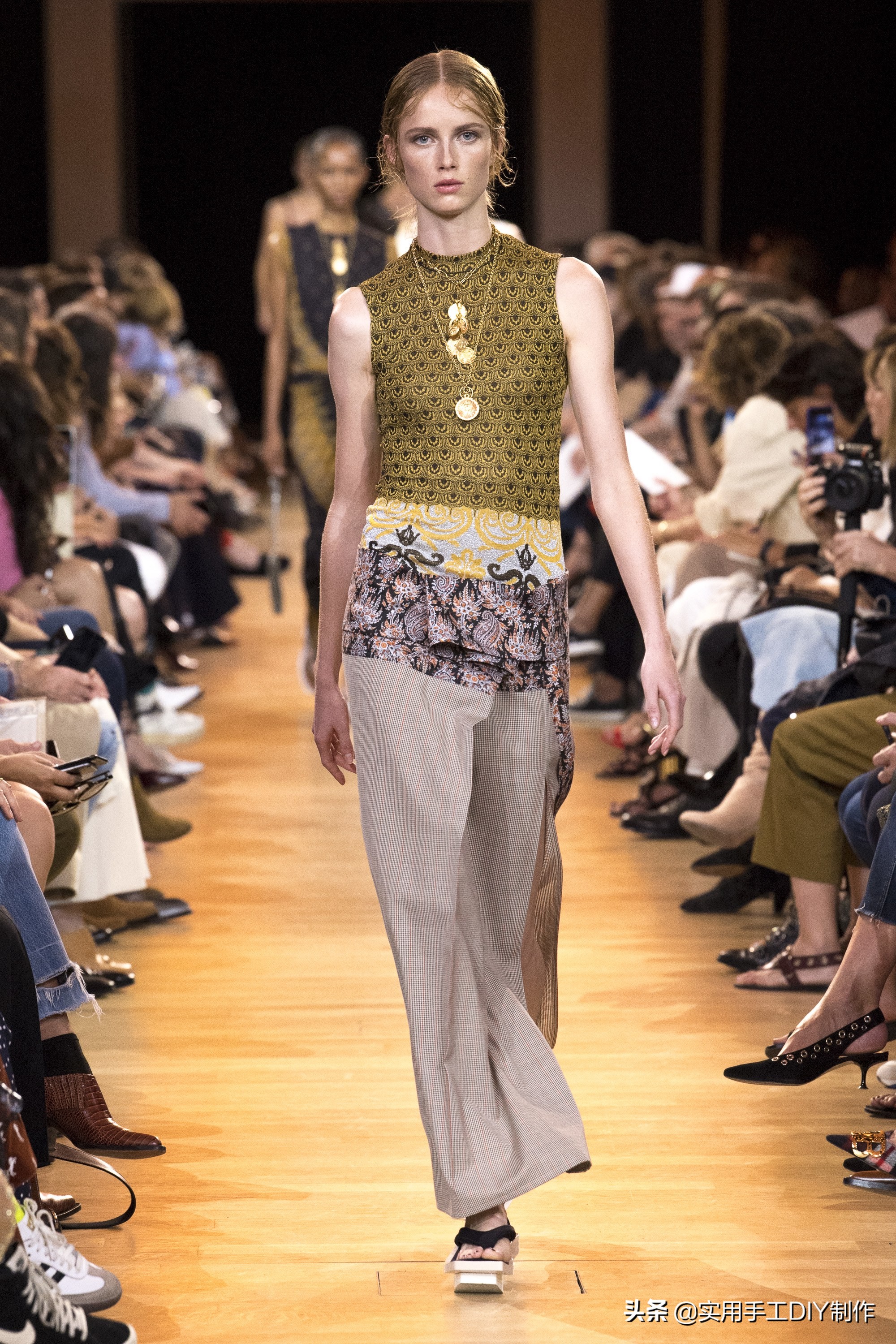 时装周pacorabanne系列2020,pacorabanne2021春夏系列金属长裙