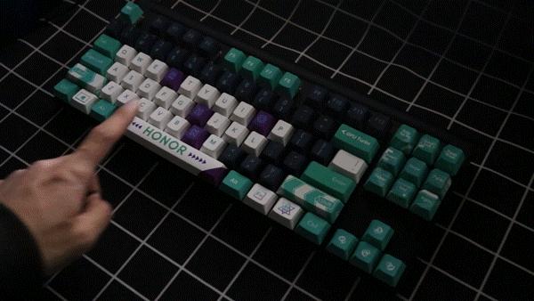 荣耀联名cherry推出电竞机械键盘,樱桃x荣耀联名键盘价格