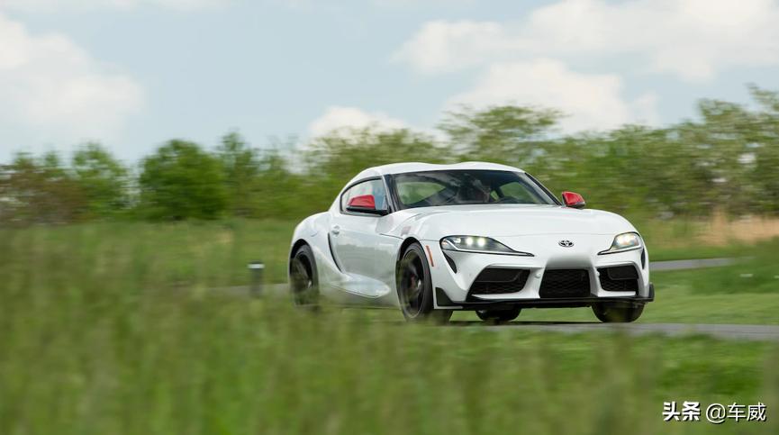 宝马z4m40ivs丰田牛魔王supra,全新一代supra外媒评论