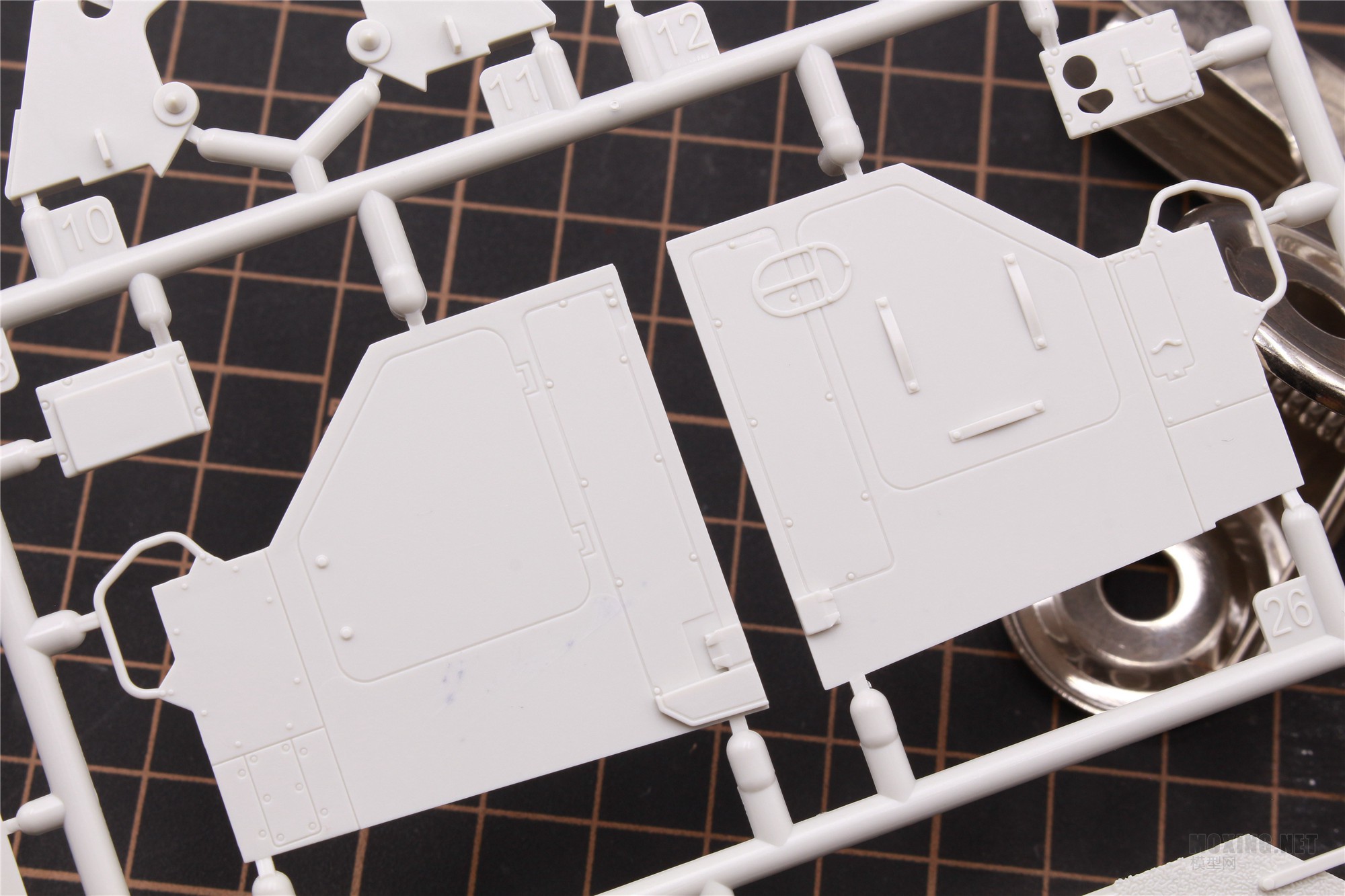 MENG,SS-018-1/35以色列“雌虎”重型装甲运输车-简介与开盒