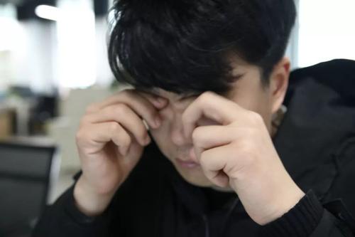 眼圈发黑是肾有什么问题,什么肾脏疾病导致黑眼圈