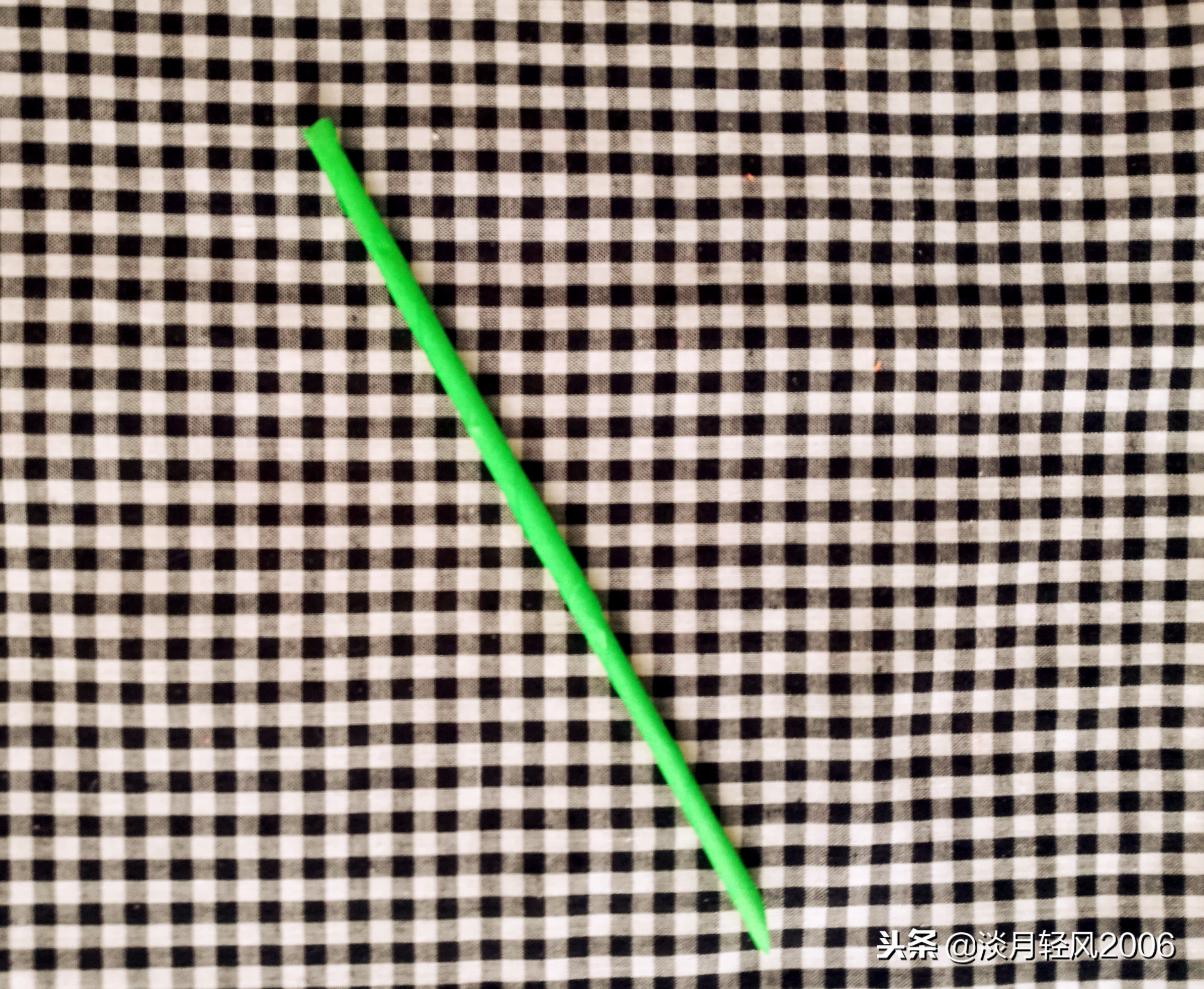 非常小的卡纸一束花手工制作,一枝花一张硬卡纸包装教程