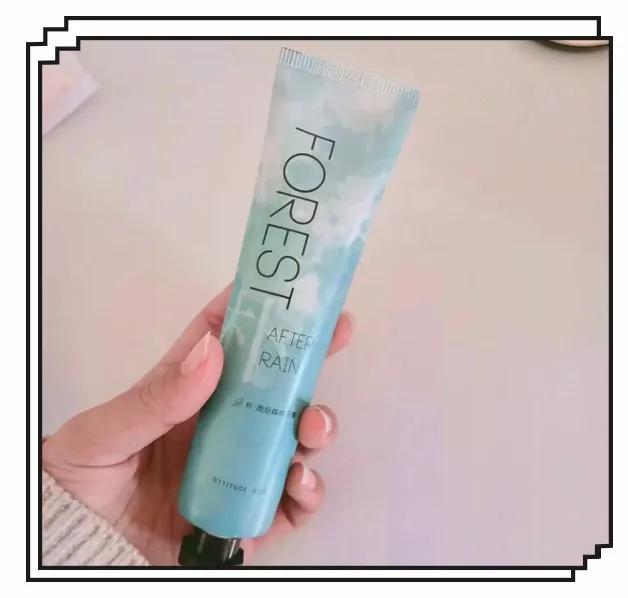 戴眼镜的女生美吗,戴眼镜女生为啥受欢迎