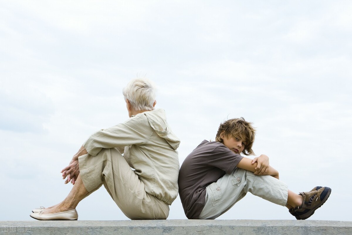 青春期父母与孩子出现代沟,帮助孩子正确面对青春期