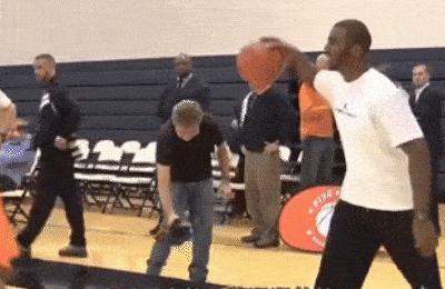 打篮球规则新手入门,小学生打篮球基本动作入门