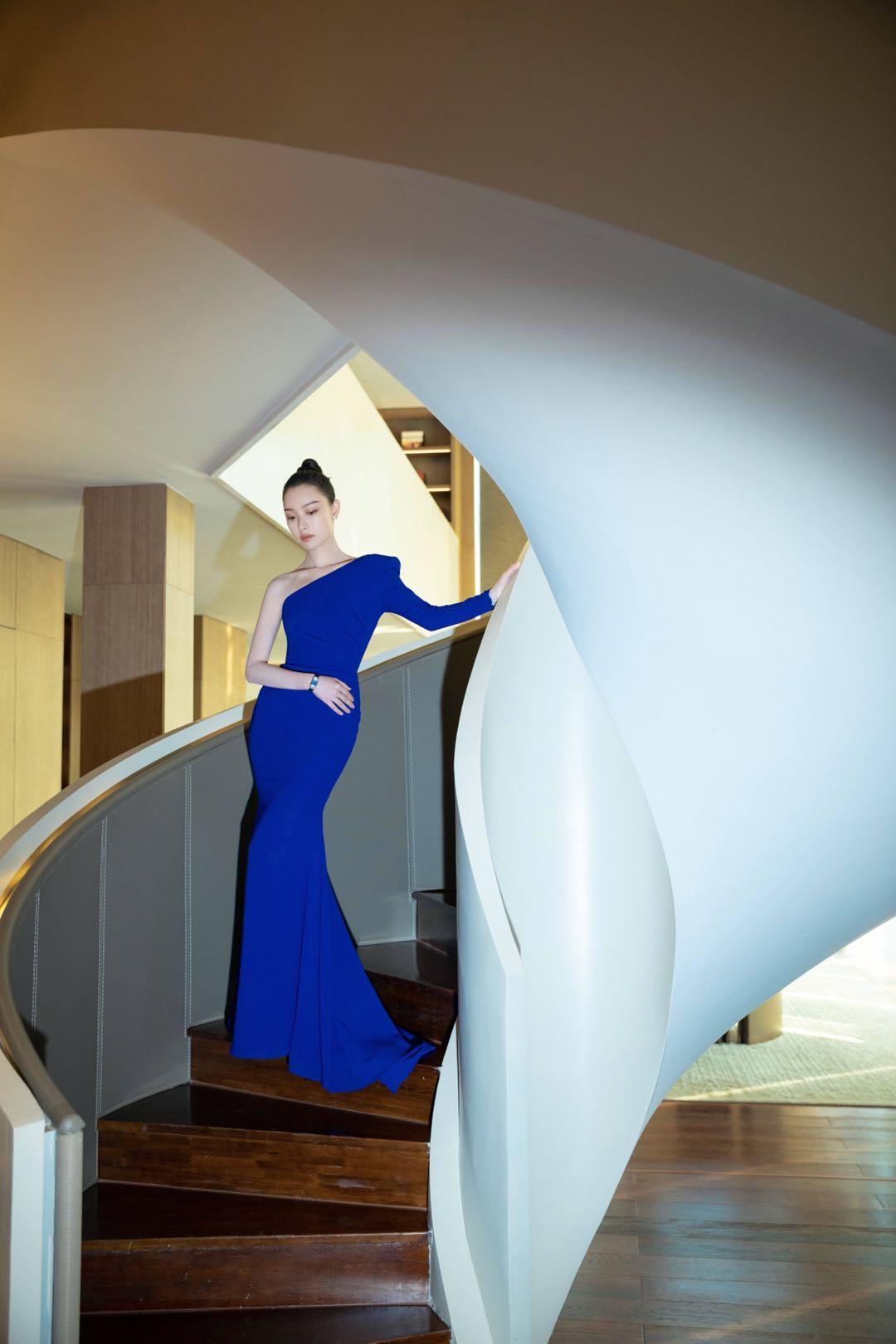 倪妮雪纺衬衫搭配,倪妮吊带裙穿搭