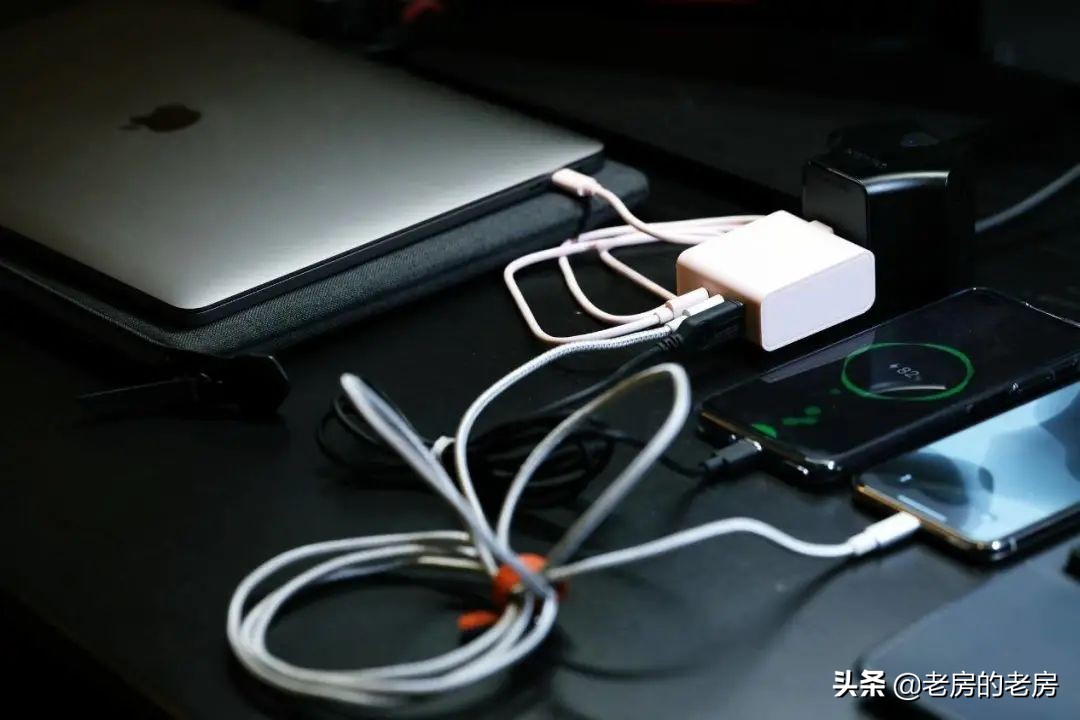 手机有哪些不可缺少的配件,能够提升手机使用感受的配件