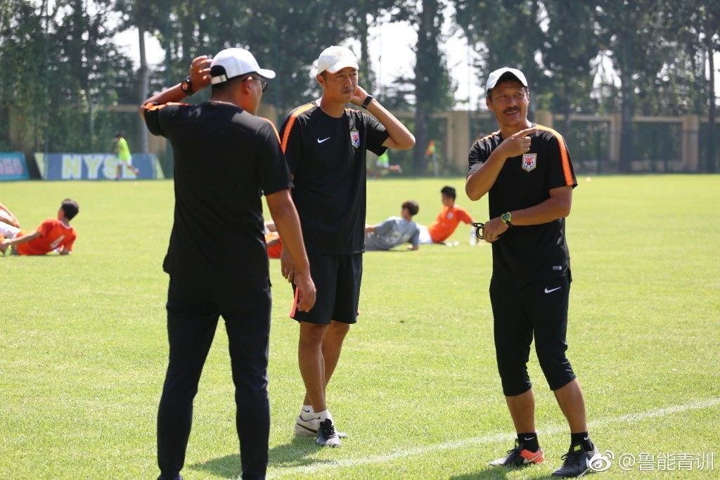 椴佽兘鍥藉皯澶ф埛鏁欑粌,椴佽兘鎴愪负瓒崇悆涓诲姏