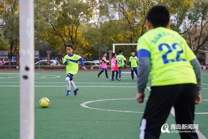 青岛16年小球员,青岛足球运动员历史最佳11人