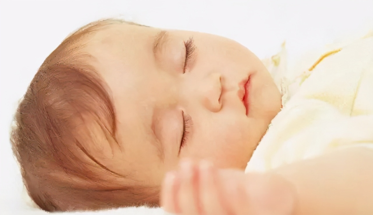 新生儿总是让抱着不抱就哭怎么办,宝宝喜欢抱着睡觉有没有抱睡神器