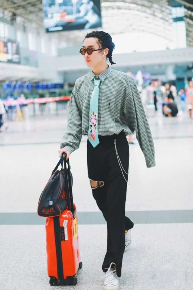 邓典穿搭,邓典的穿衣风格