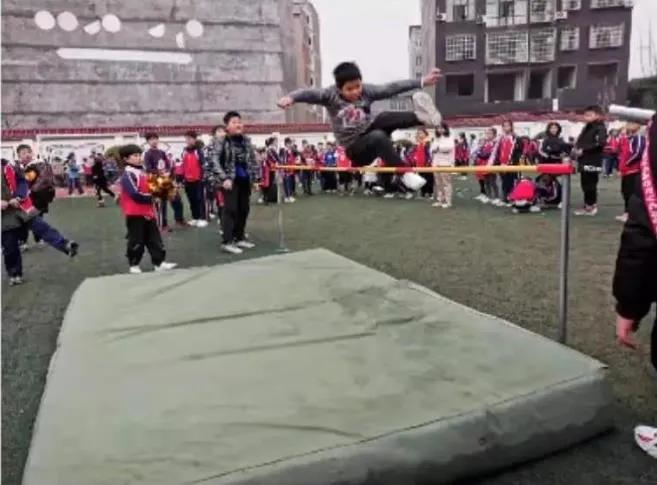 鐮磋В浣撹川鍥板,鐮磋В杩愬姩甯歌璇尯杩堝悜鍋ュ悍鍓嶆部