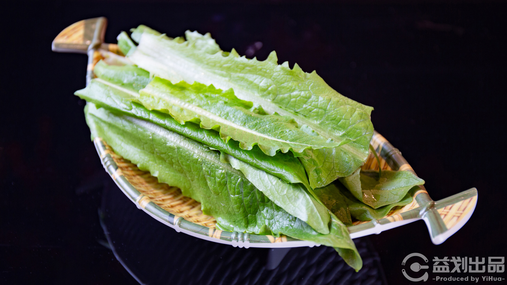 呼市旋转火锅烧烤一体餐厅,呼市吃烤肉推荐餐厅有哪些