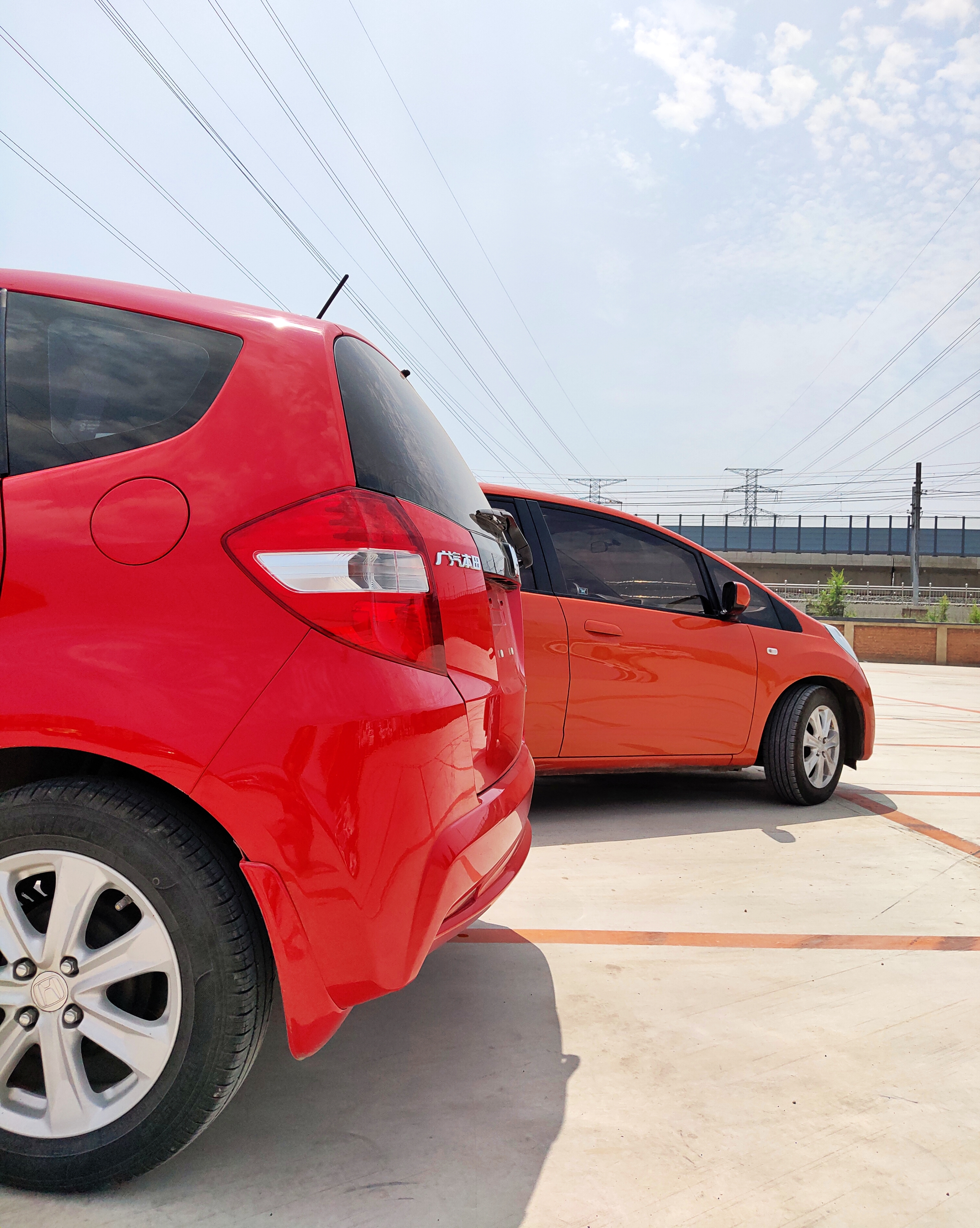 一辆车接一辆车,一辆接一辆车