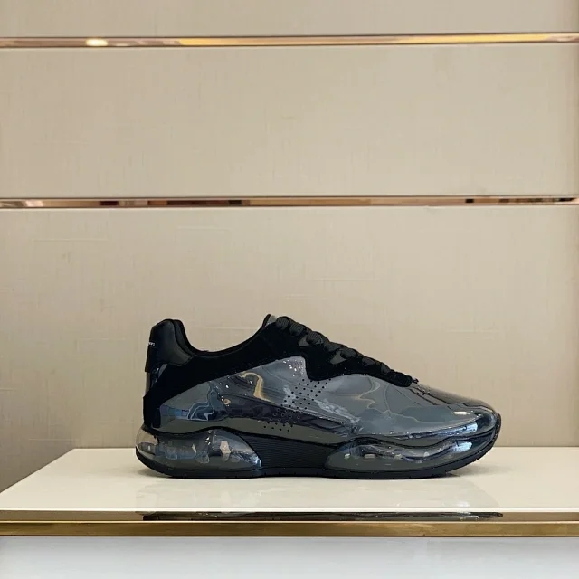 和阿迪耐克同档次的鞋,品牌的运动鞋为啥那么难看