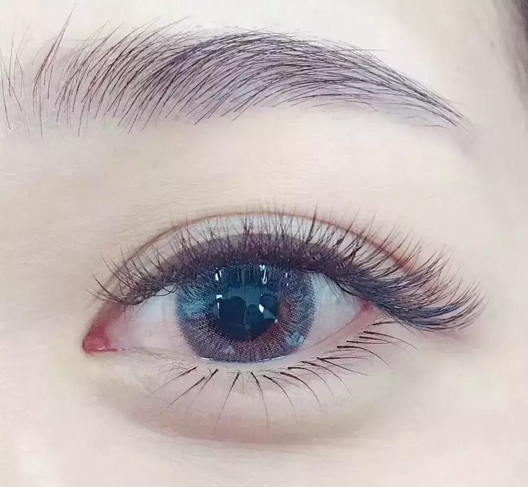 吴谨言迪丽热巴对比惨烈,热巴年纪更小却因这个bug显老10岁?