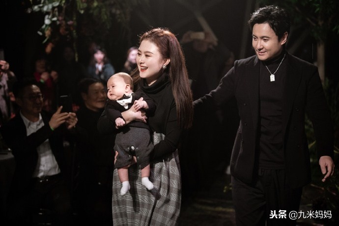 沈腾儿子罕见露面,沈腾一岁儿子公众场合化身小霸王