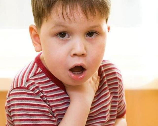 熊孩子误食无线耳机就害怕,七岁男孩误吞耳机