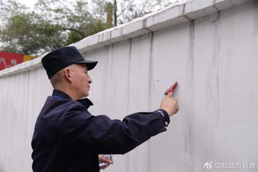 疏堵结合长效治理,清理牛皮癣行动