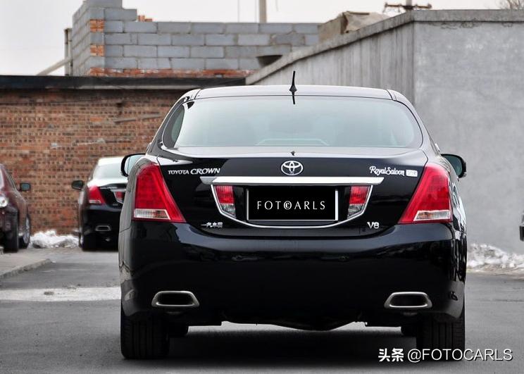 丰田皇冠4.3LSaloonVIP实拍，座椅上小喇叭叫高级，售价89.96万