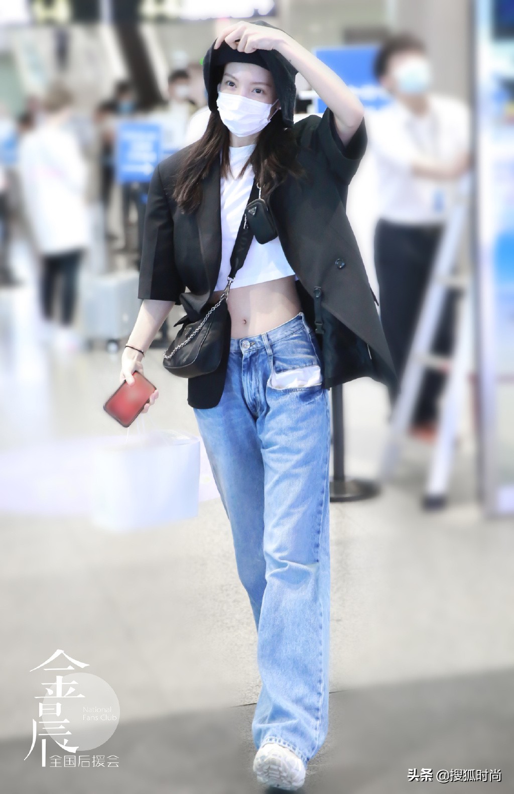 金晨红色吊带裙跳舞,金晨黑裙露背跳舞