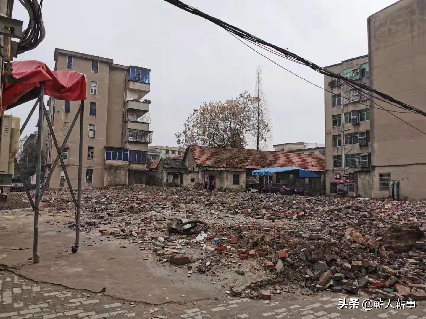 教堂被拆了的视频,天主堂十字架废弃