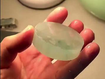 全是裂的沙枣青籽料,全是裂的珠宝