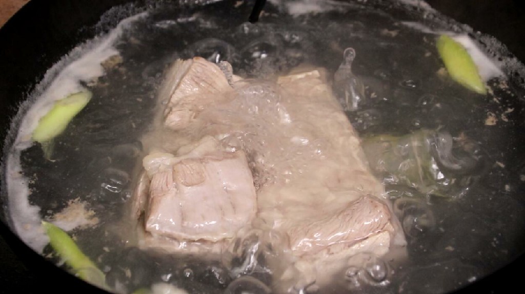 做红烧肉不用香料好吃吗,做红烧肉用白糖好吃吗