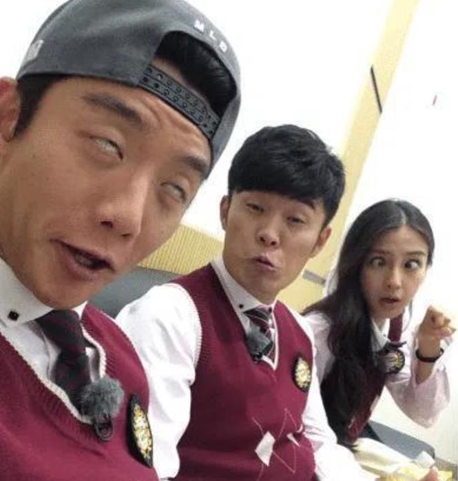 陈赫给郑恺当伴郎,郑恺和陈赫在一起视频