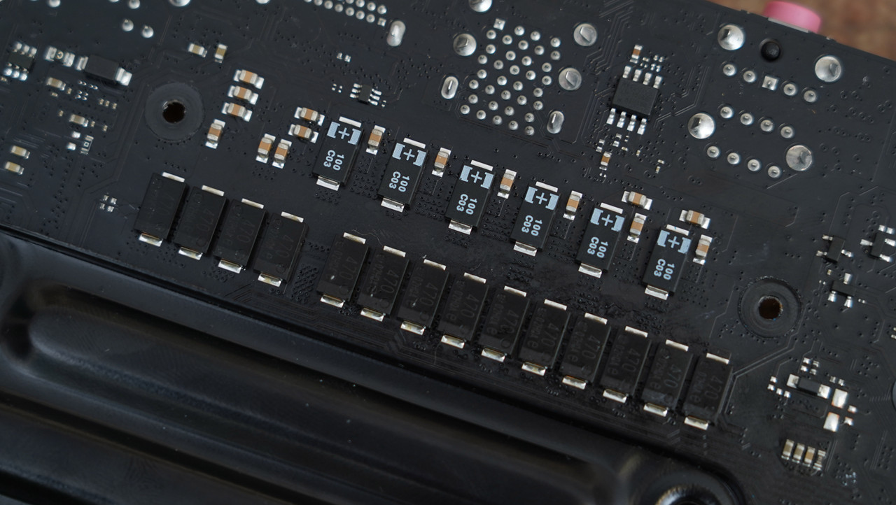 哪个机箱可以装3槽显卡,什么样的显卡适合装itx主机