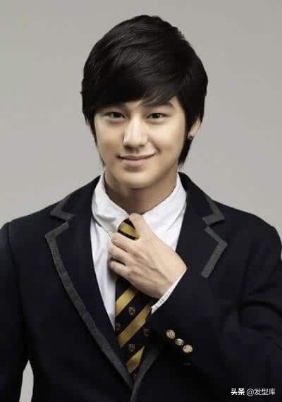 韩国男生的发型有哪些常见的款式,最流行的日式发型和韩式发型男士