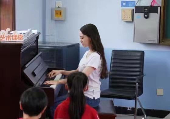 郎朗吉娜出席互动,郎朗吉娜夫妻合奏