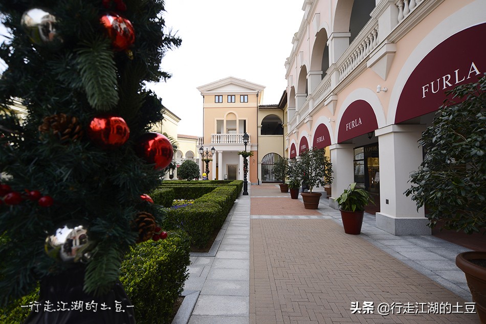 上海佛罗伦萨小镇，奥特莱斯世界名品购物中心，中国奢侈品领导者