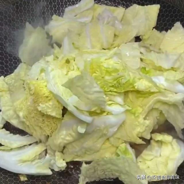 好吃的白菜炖粉条做法,白菜炖粉条白菜提前用水焯吗