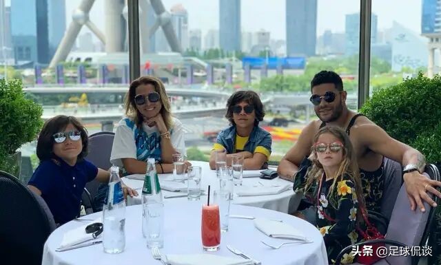 高拉特离婚了吗,保利尼奥塔利斯卡埃尔克森