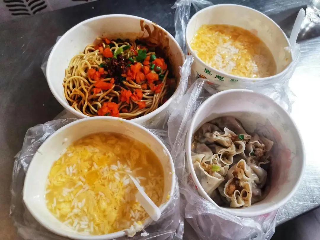 “我还没见过有那个城市的春天，能比武汉还美！”