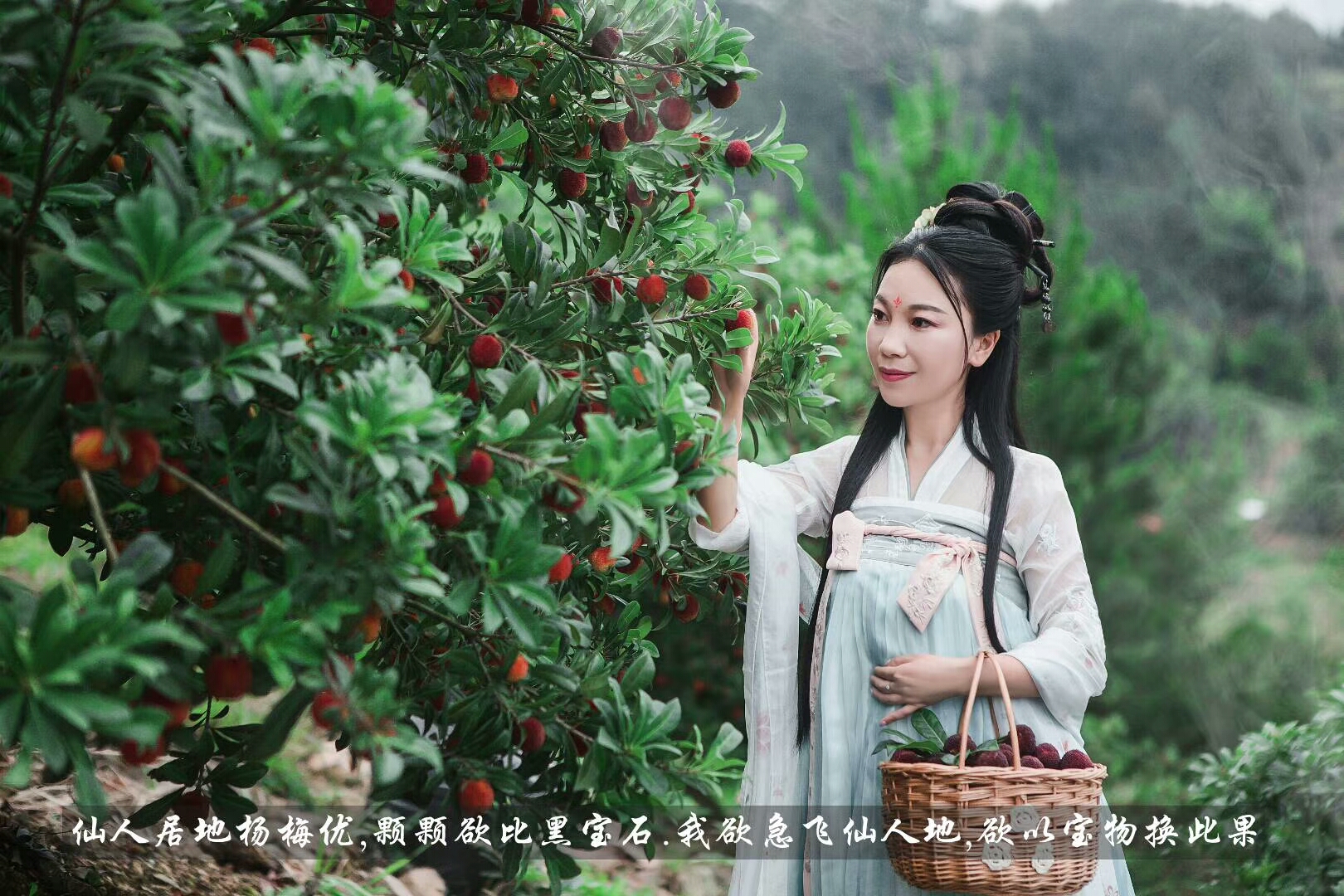 年入百万“神仙姐姐”热心做公益曾做生意被骗光想自杀穿睡衣返乡想感谢当年绿皮车上塞给她100元的陌生男