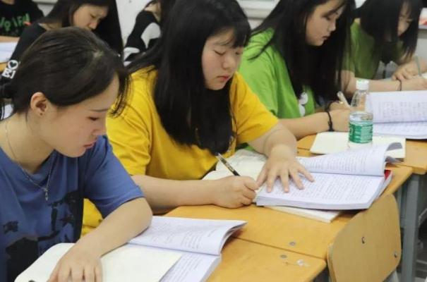 安徽考生超一本线127,考生高考超一本线52分激动落泪